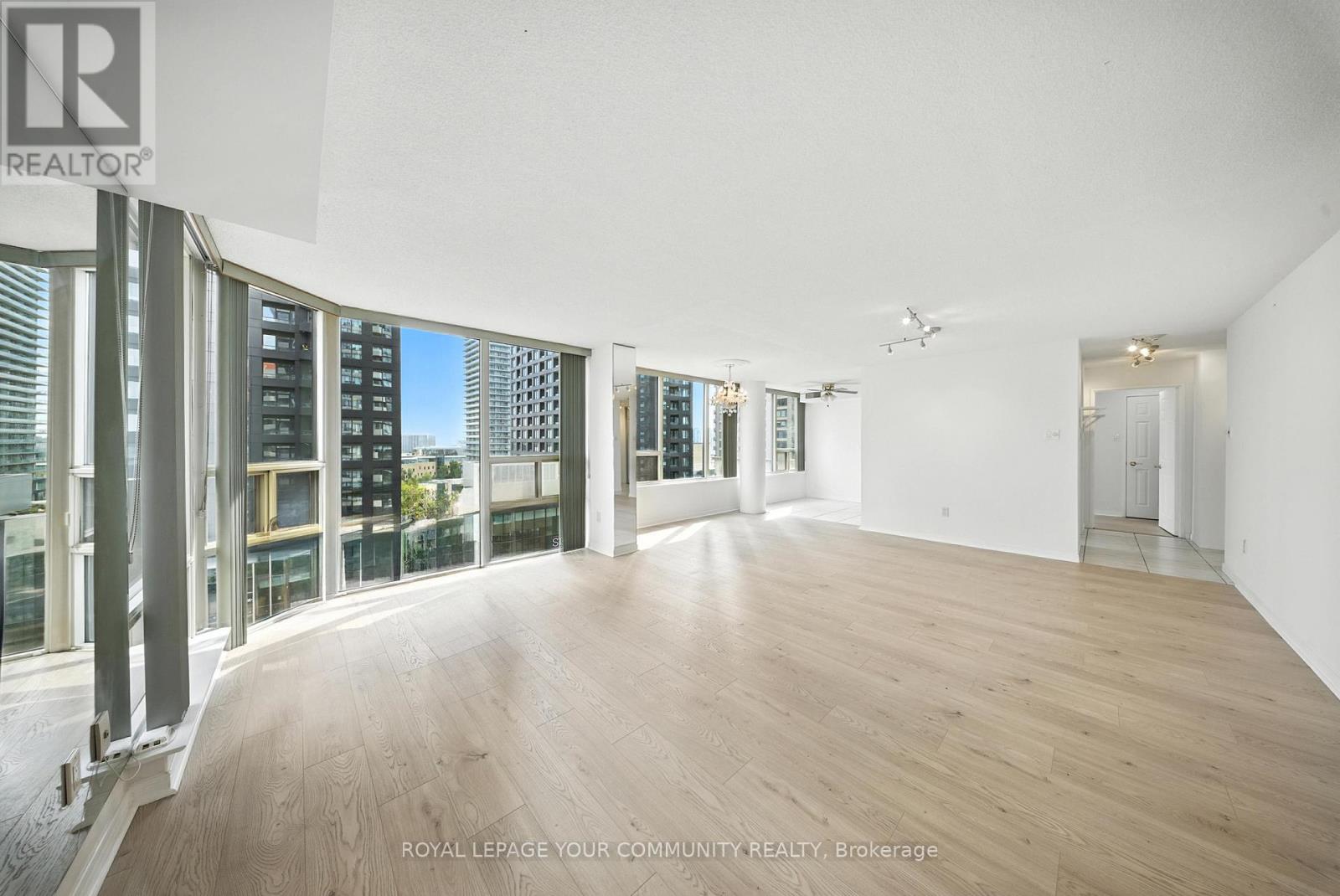 1404 - 330 Rathburn Road W, Mississauga, Ontario  L5B 3Y1 - Photo 8 - W12492800