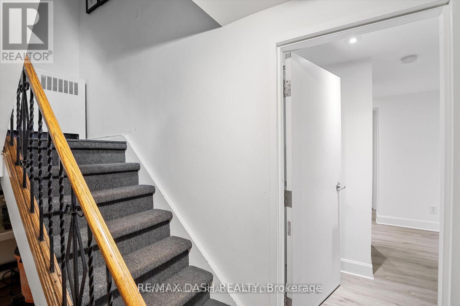 1 - 263 Boston Avenue, Toronto, Ontario M4M 2V4 - Photo 4 - E12571386