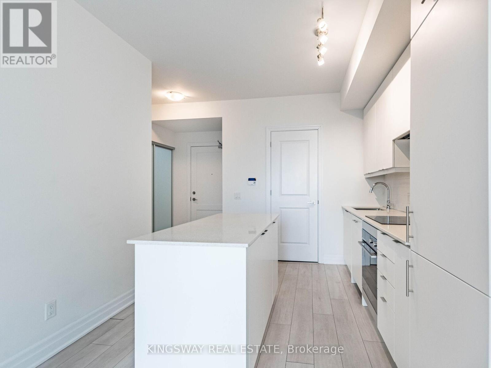 2105 - 30 Elm Drive, Mississauga, Ontario  L5B 0N3 - Photo 13 - W12606976