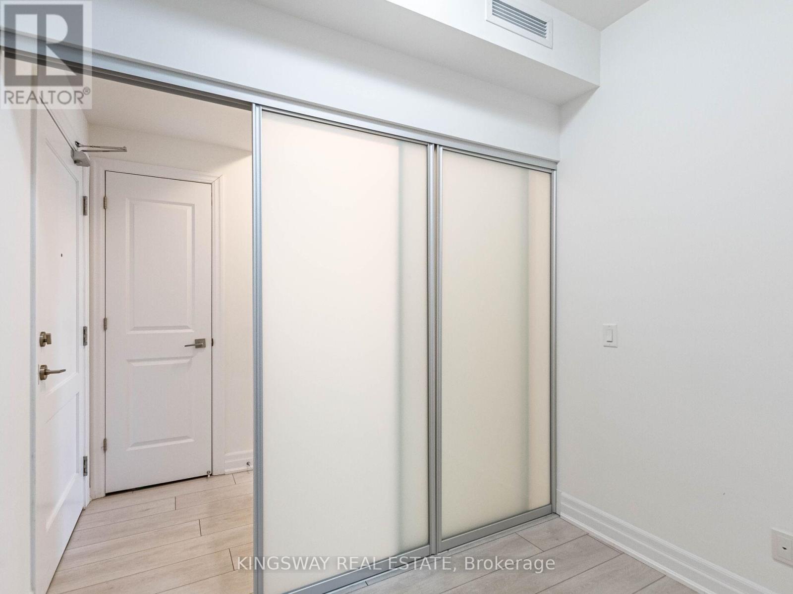 2105 - 30 Elm Drive, Mississauga, Ontario  L5B 0N3 - Photo 31 - W12606976