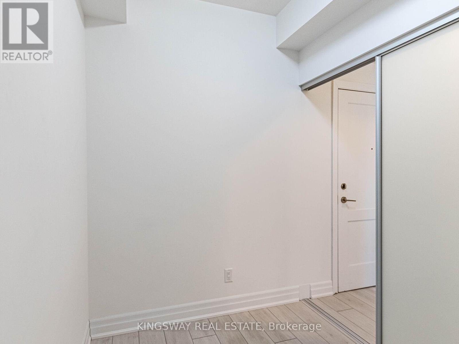 2105 - 30 Elm Drive, Mississauga, Ontario  L5B 0N3 - Photo 32 - W12606976