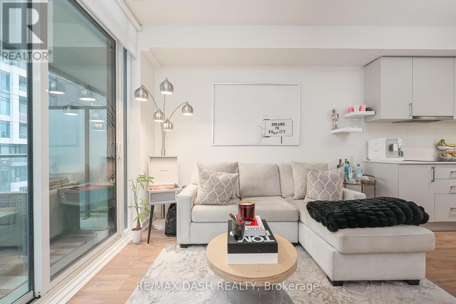 1215e - 576 Front Street W, Toronto, Ontario  M5V 1C1 - Photo 11 - C12607002