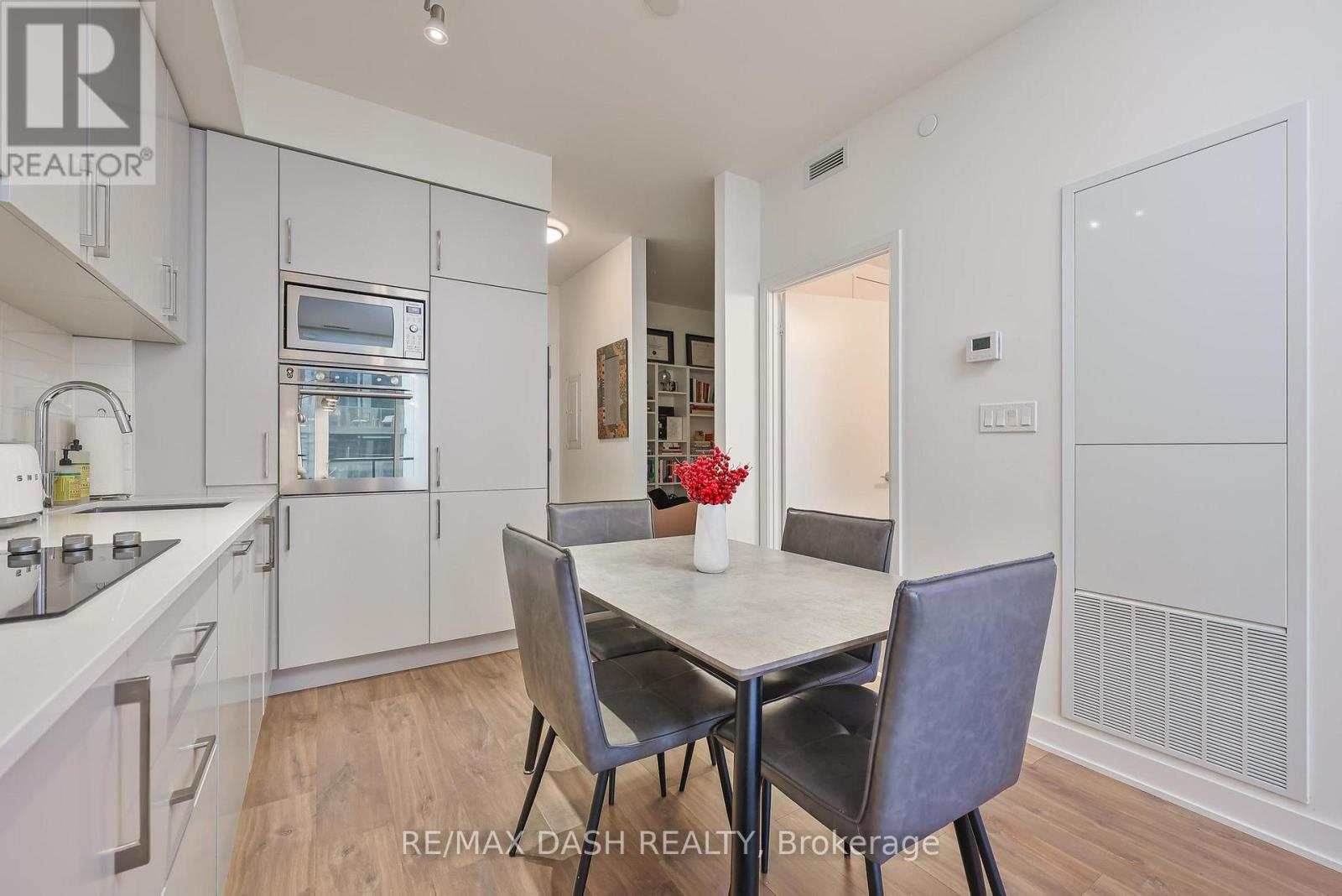 1215e - 576 Front Street W, Toronto, Ontario  M5V 1C1 - Photo 9 - C12607002