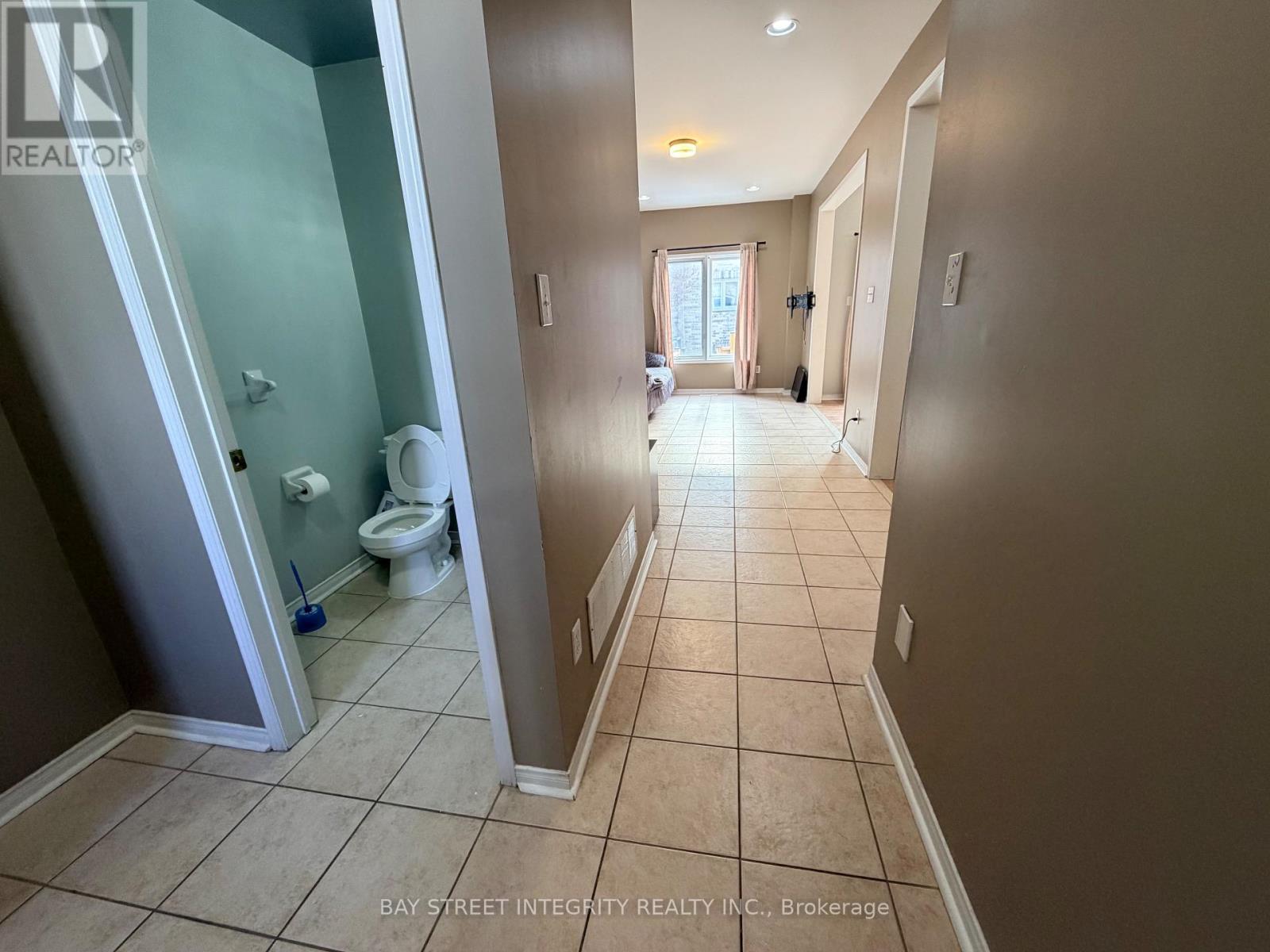 4 - 15 Pottery Place, Vaughan, Ontario L4L 9J6 - Photo 2 - N12438637