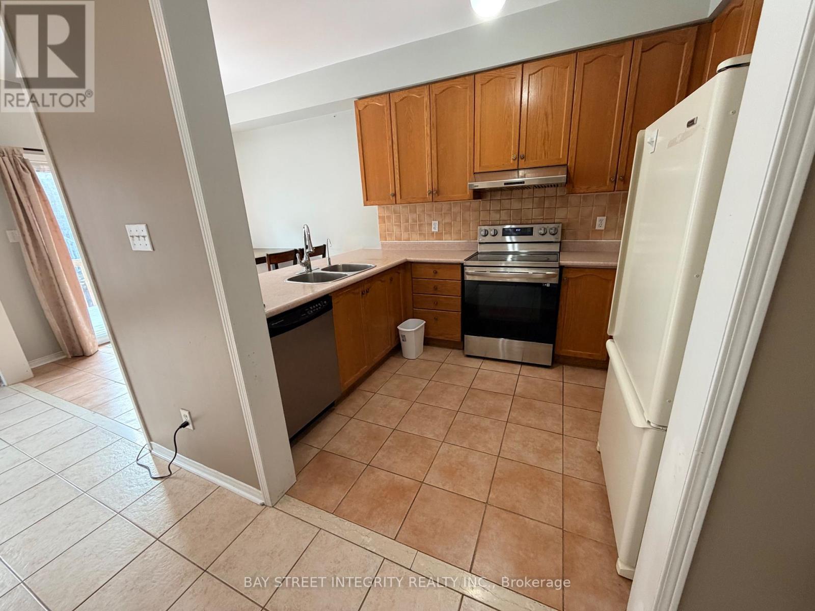 4 - 15 Pottery Place, Vaughan, Ontario L4L 9J6 - Photo 3 - N12438637