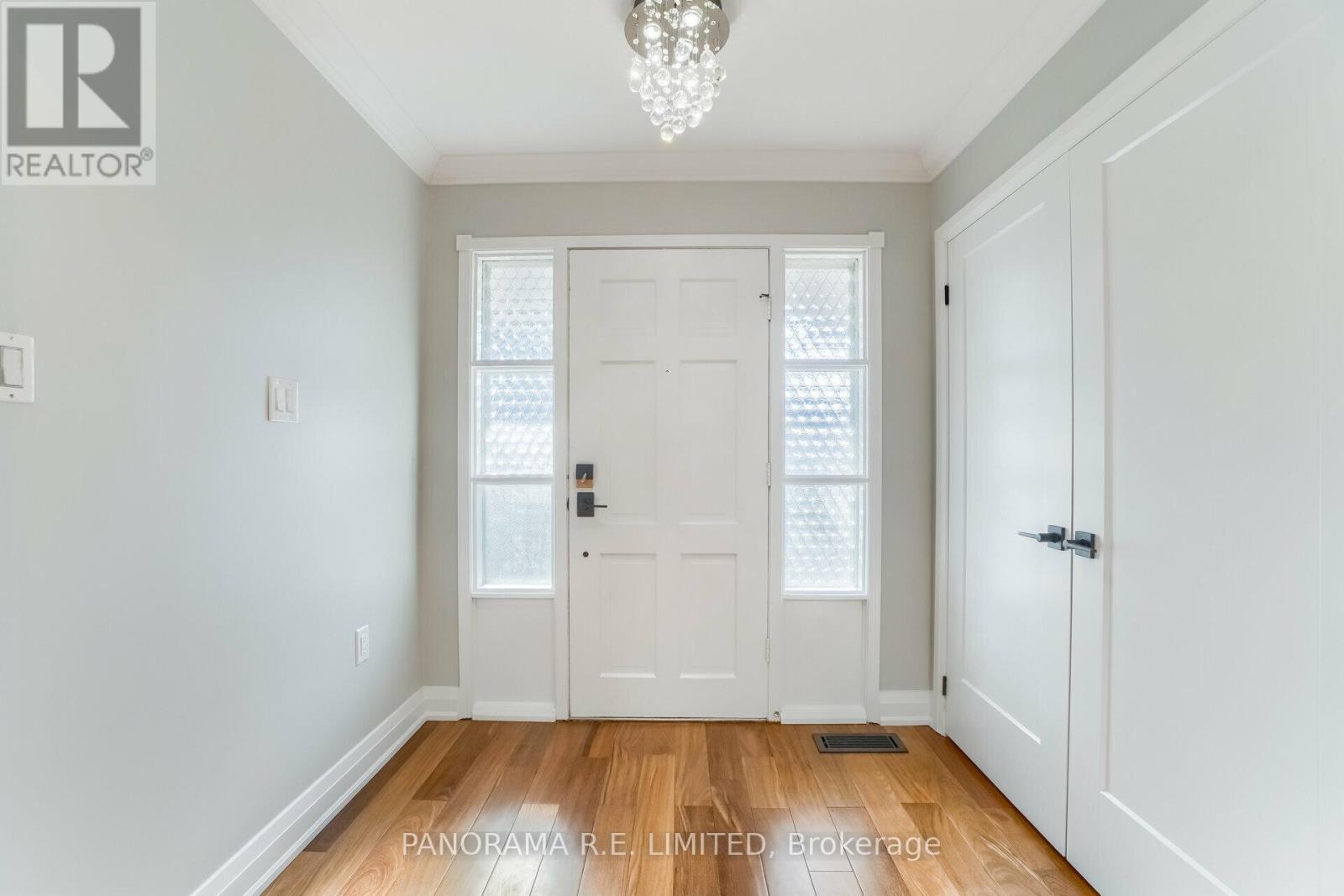 100 Poplar Heights Drive, Toronto, Ontario  M9A 4Z4 - Photo 4 - W12607006