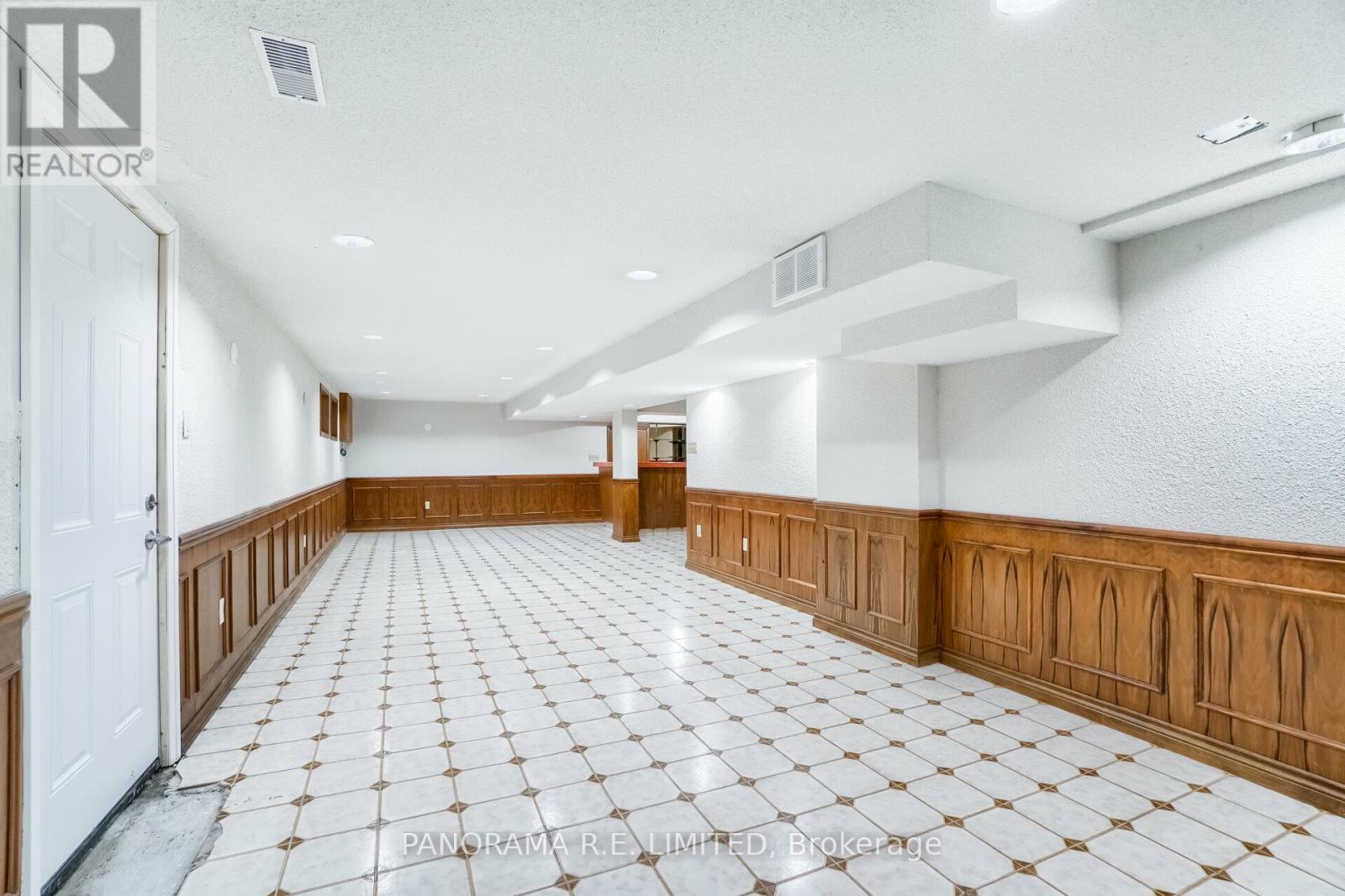 100 Poplar Heights Drive, Toronto, Ontario  M9A 4Z4 - Photo 40 - W12607006