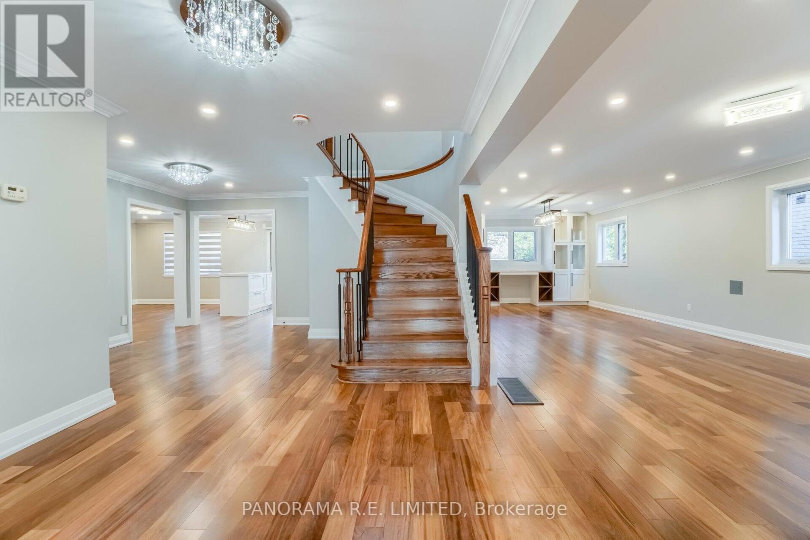 100 Poplar Heights Drive, Toronto, Ontario  M9A 4Z4 - Photo 6 - W12607006