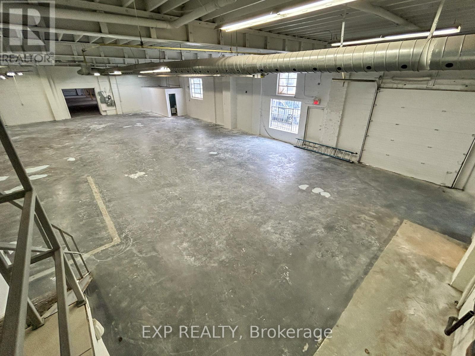 31 Milford Avenue, Toronto, Ontario M6M 2W1 - Photo 11 - W12607024