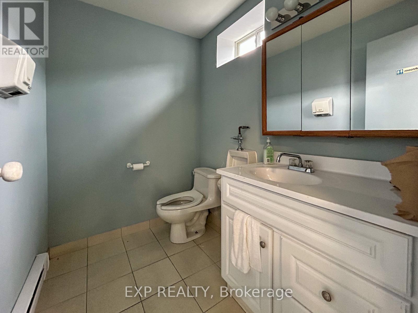 31 Milford Avenue, Toronto, Ontario M6M 2W1 - Photo 12 - W12607024