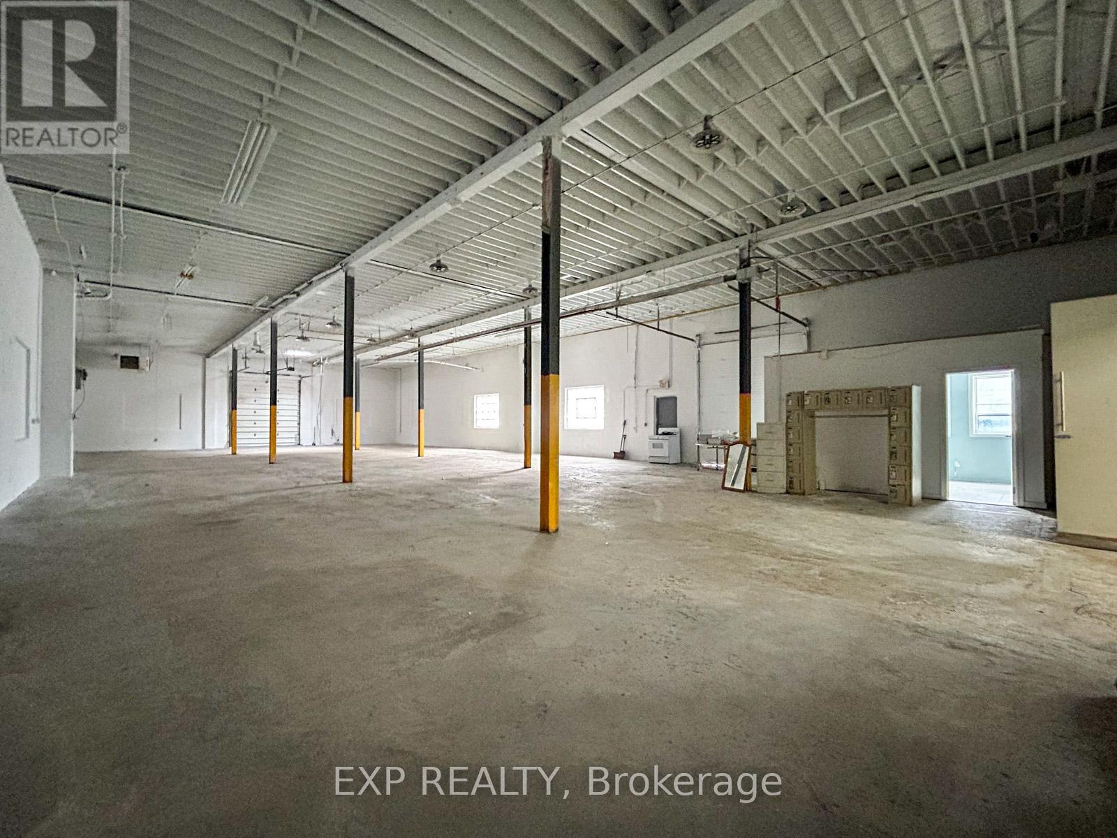 31 Milford Avenue, Toronto, Ontario M6M 2W1 - Photo 16 - W12607024