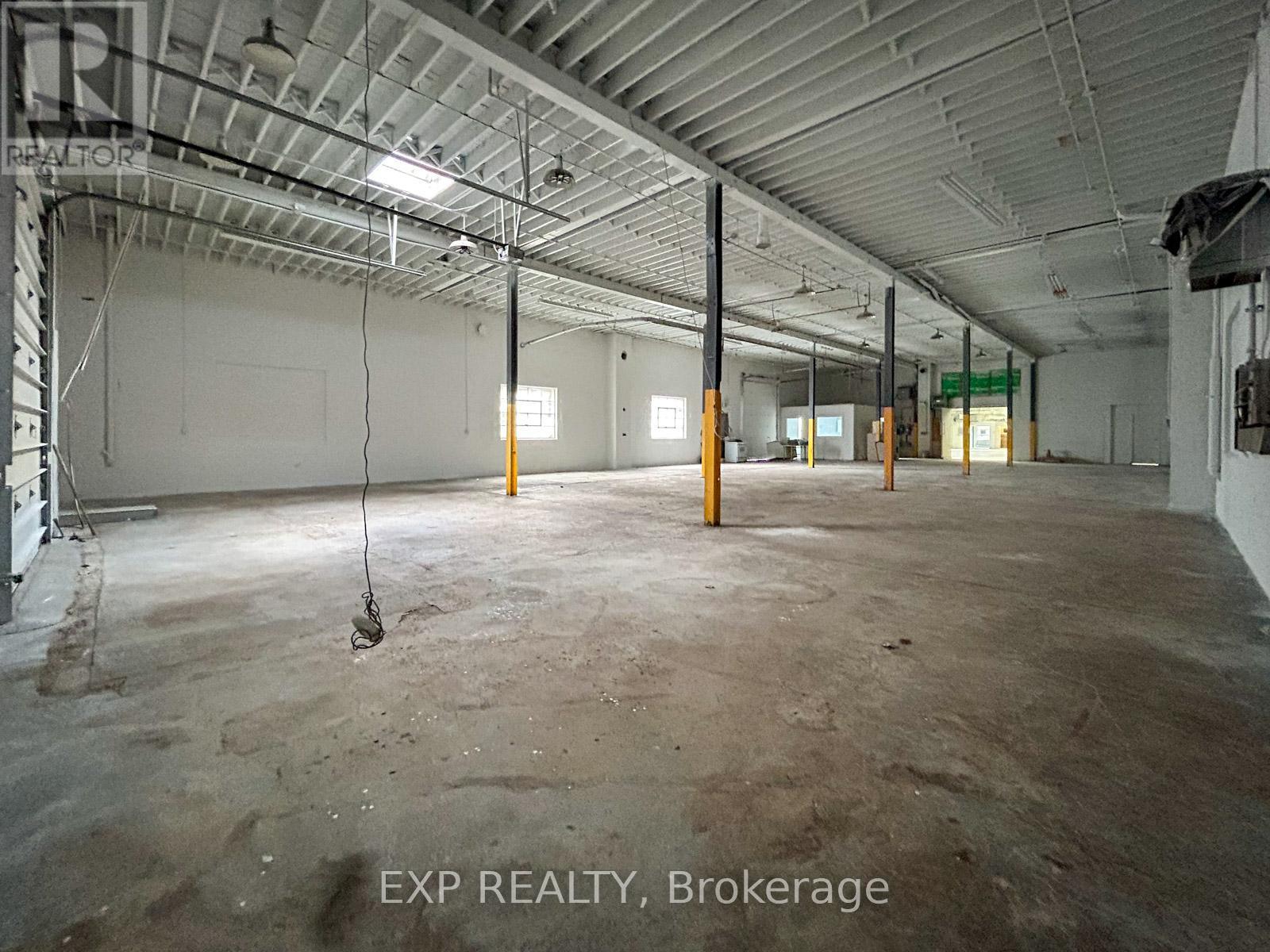 31 Milford Avenue, Toronto, Ontario M6M 2W1 - Photo 18 - W12607024