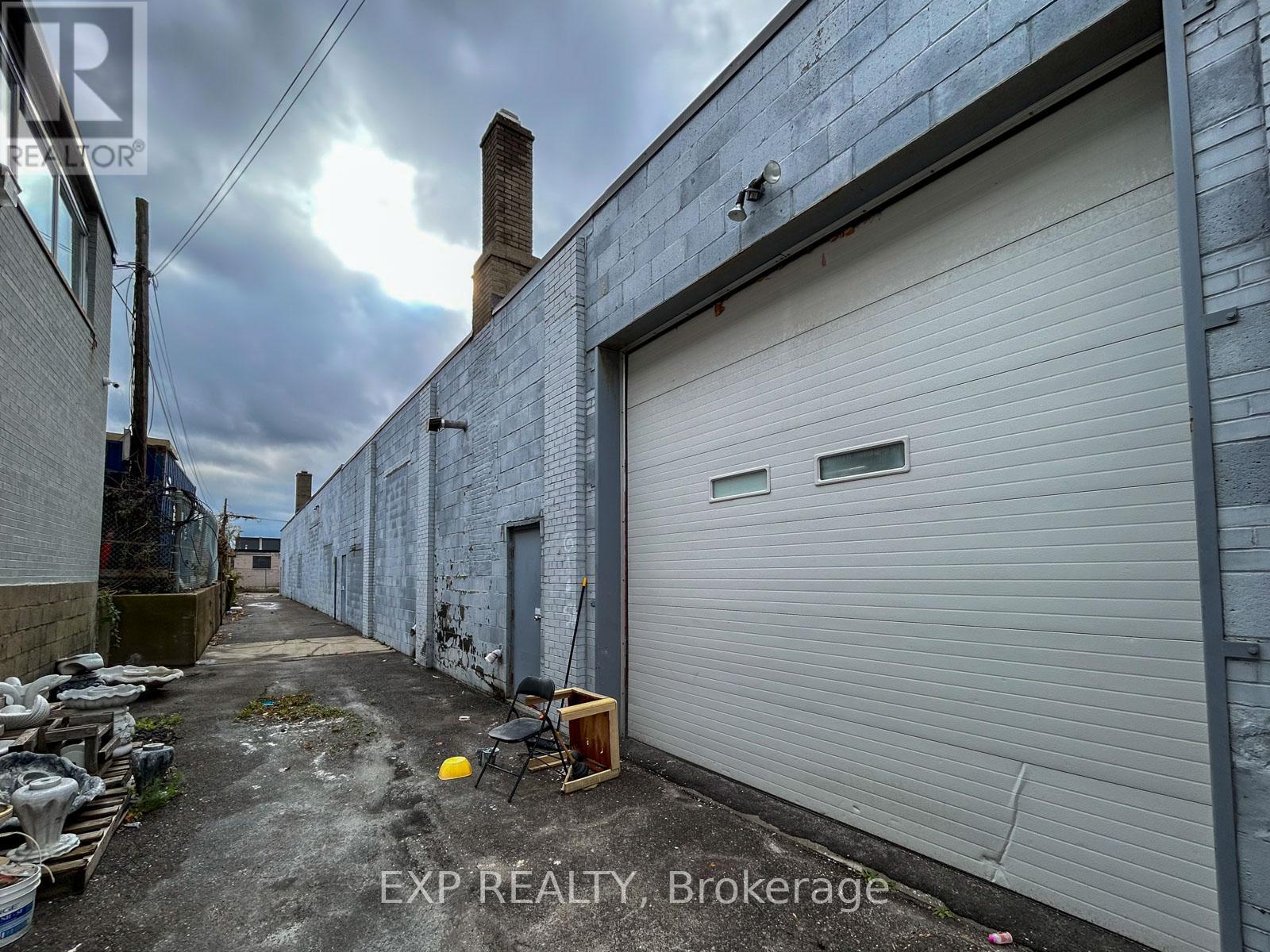 31 Milford Avenue, Toronto, Ontario M6M 2W1 - Photo 20 - W12607024