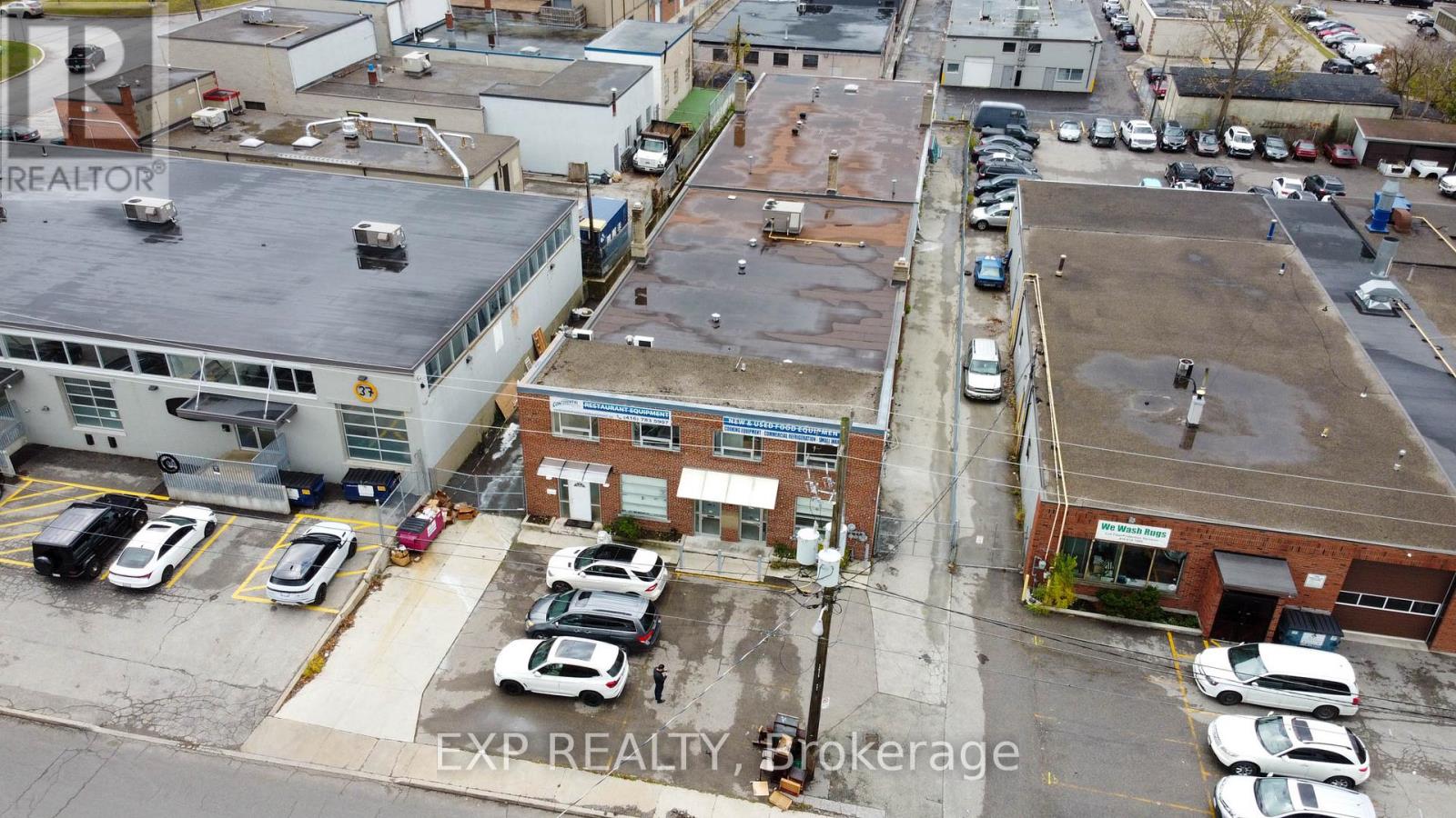 31 Milford Avenue, Toronto, Ontario M6M 2W1 - Photo 27 - W12607024