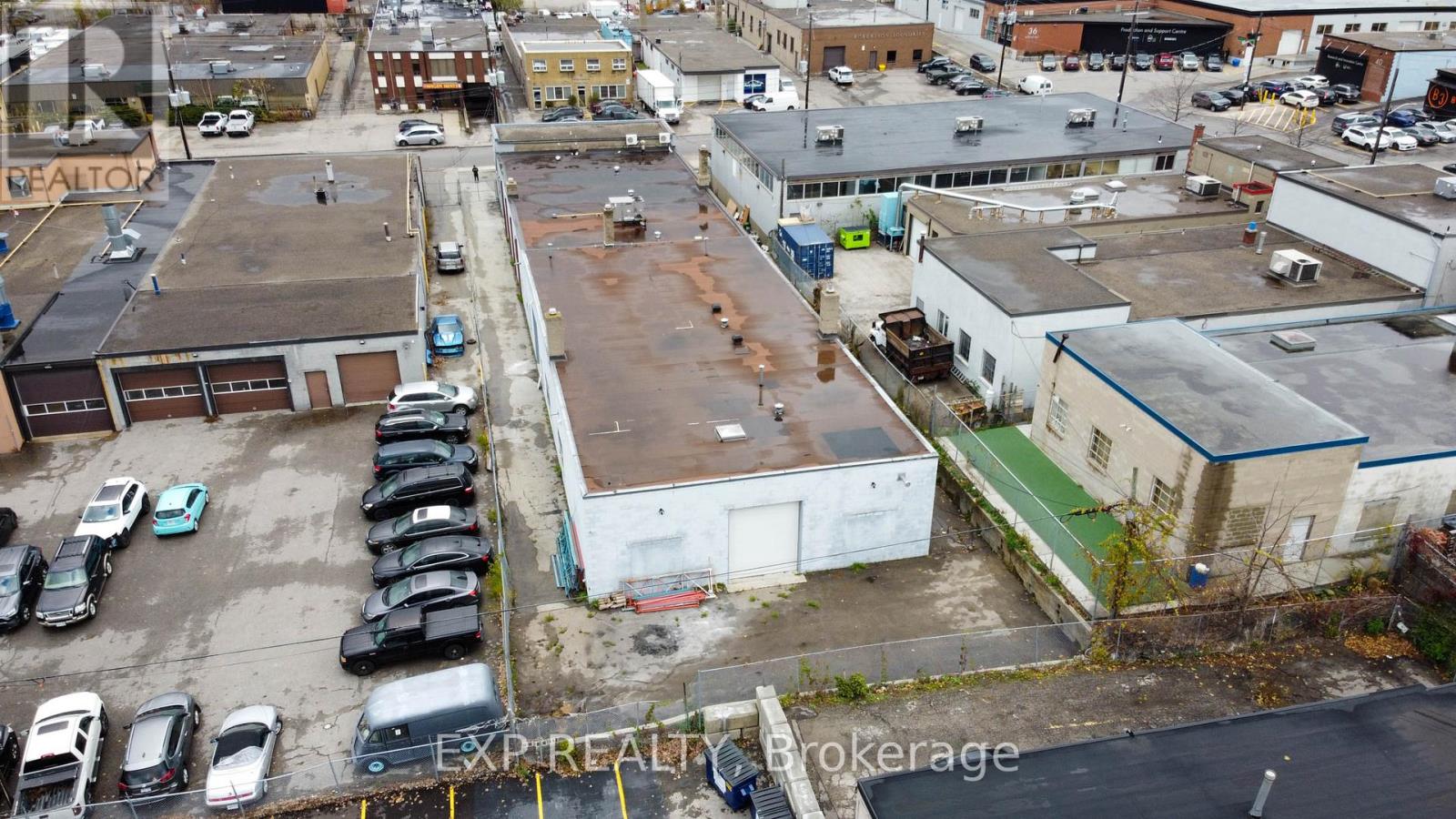 31 Milford Avenue, Toronto, Ontario M6M 2W1 - Photo 28 - W12607024