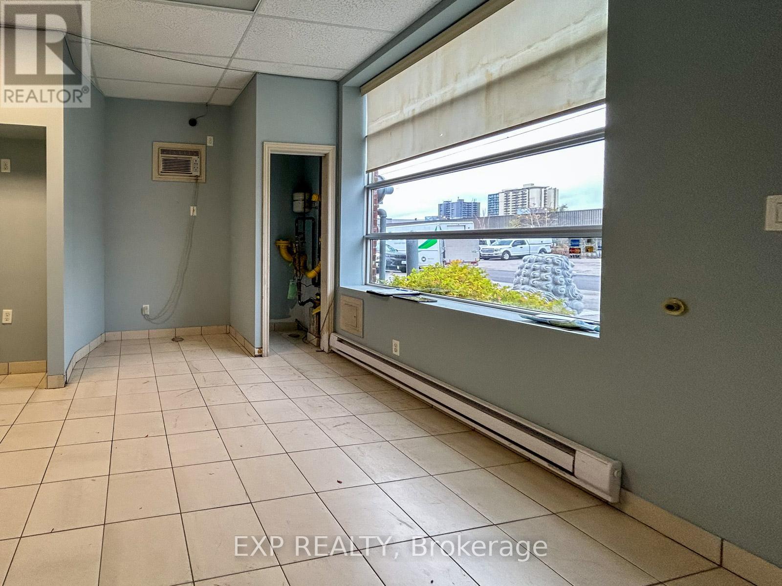 31 Milford Avenue, Toronto, Ontario M6M 2W1 - Photo 4 - W12607024