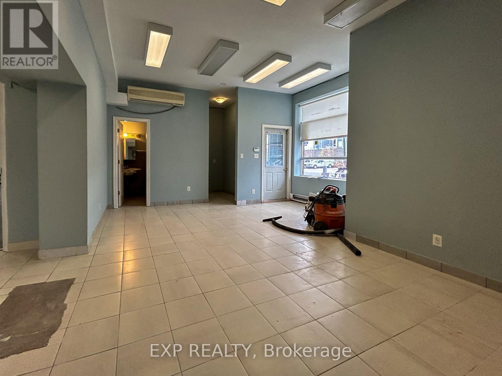 31 Milford Avenue, Toronto, Ontario M6M 2W1 - Photo 7 - W12607024