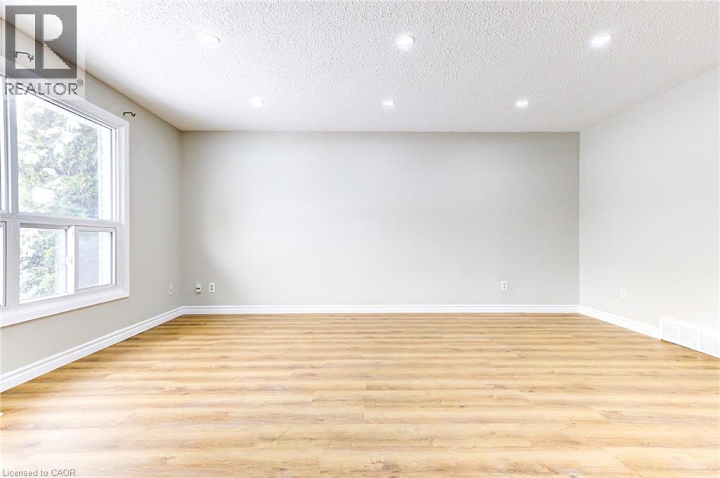 30a Helene Crescent, Waterloo, Ontario N2L 5E5 - Photo 4 - 40787797