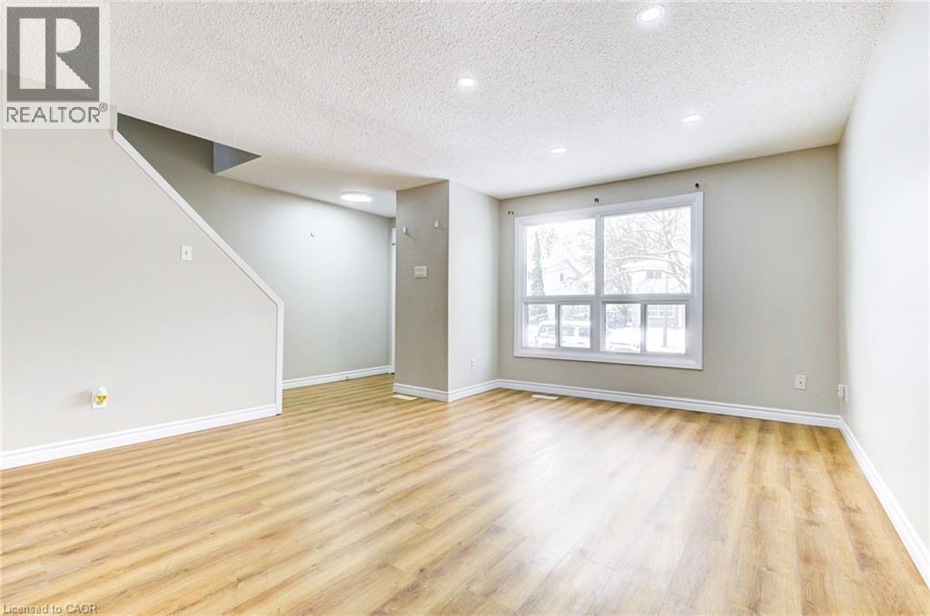 30a Helene Crescent, Waterloo, Ontario N2L 5E5 - Photo 8 - 40787797