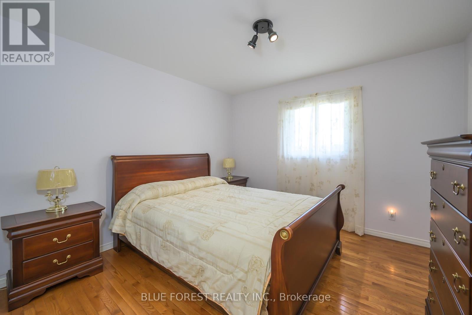 547 Creston Avenue, London South, Ontario N6C 3A5 - Photo 10 - X12607028