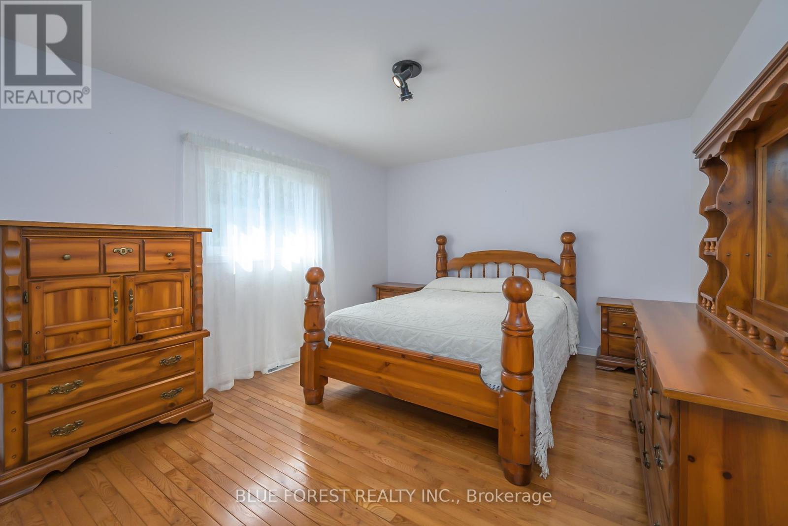 547 Creston Avenue, London South, Ontario N6C 3A5 - Photo 11 - X12607028