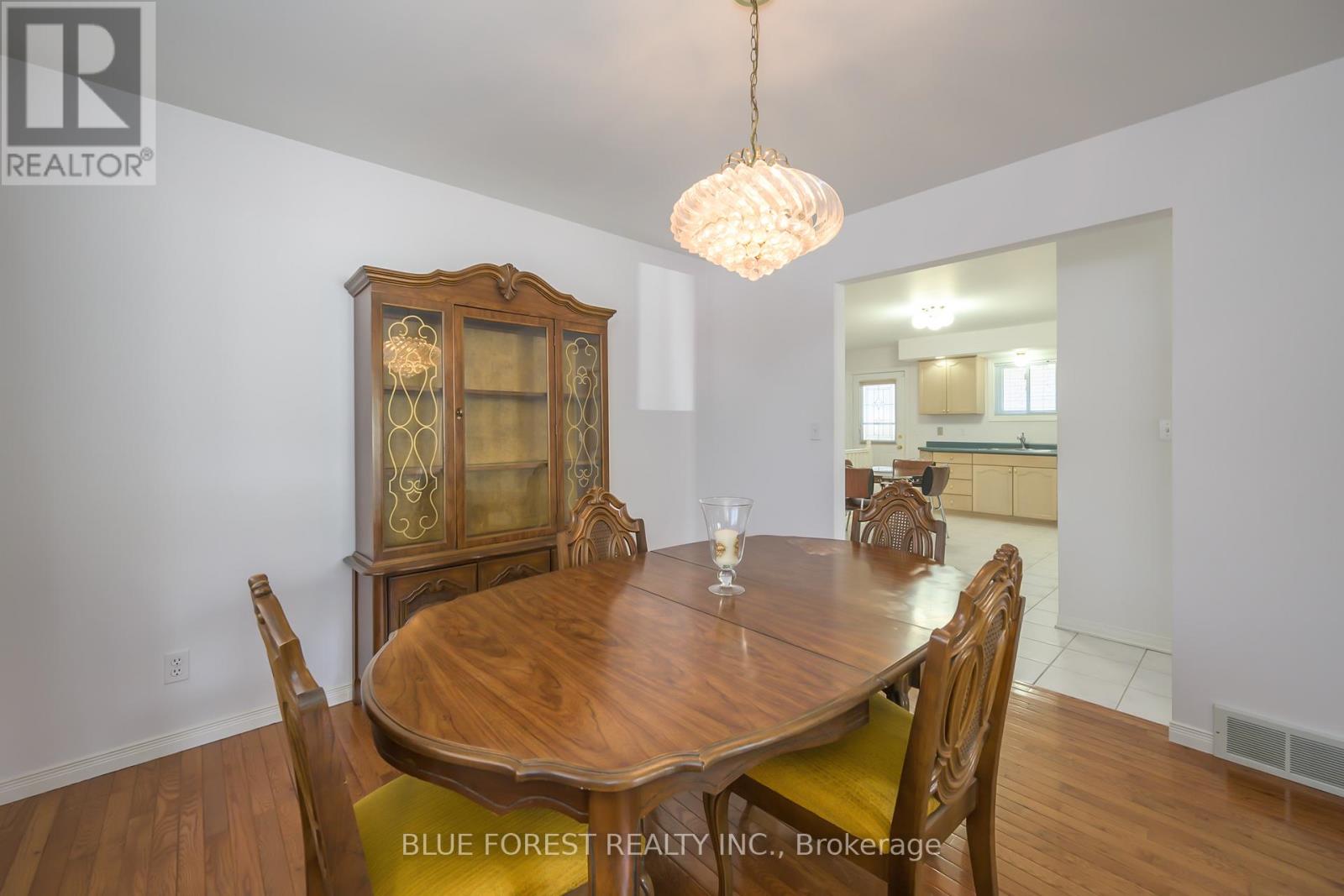 547 Creston Avenue, London South, Ontario N6C 3A5 - Photo 6 - X12607028