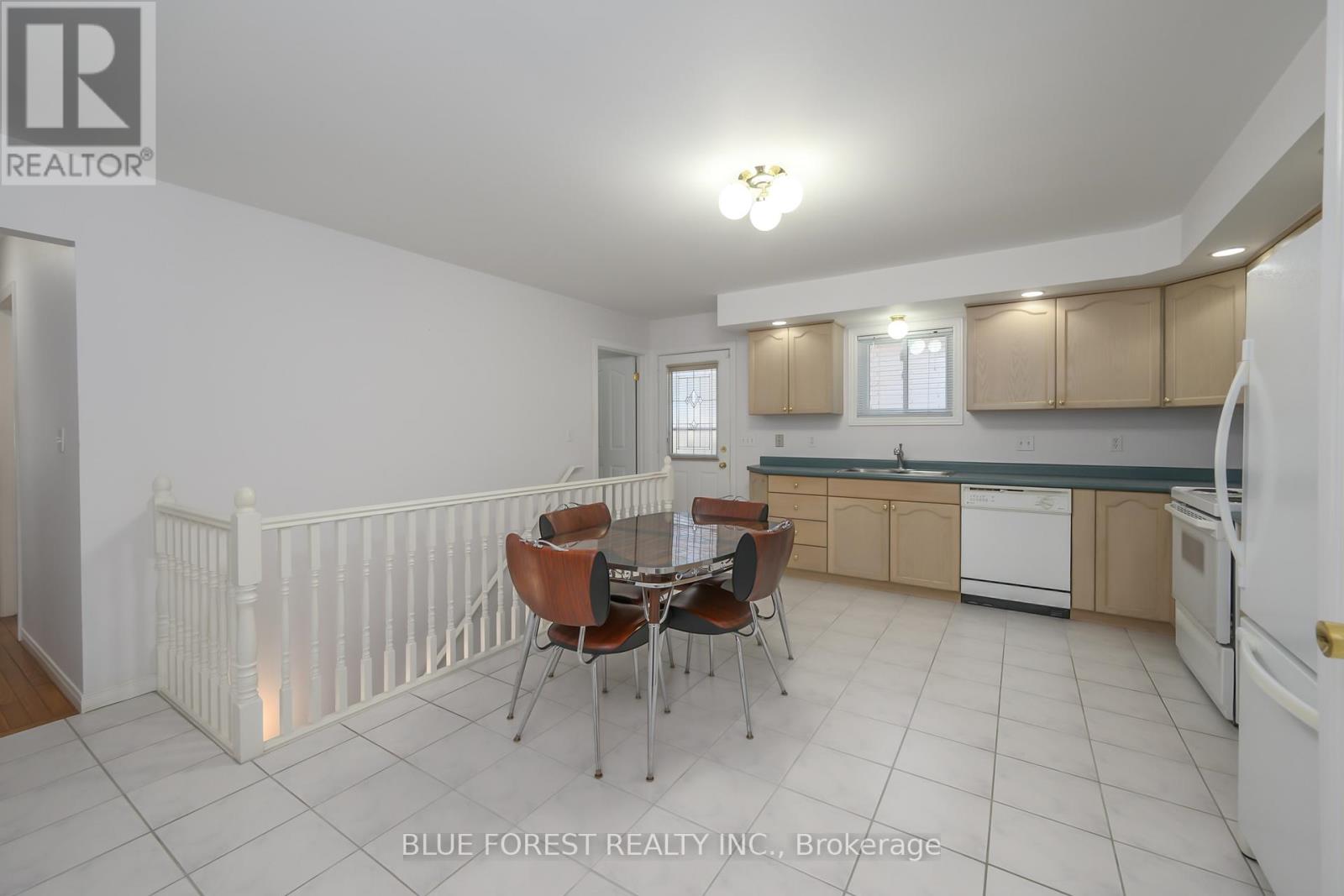 547 Creston Avenue, London South, Ontario N6C 3A5 - Photo 7 - X12607028