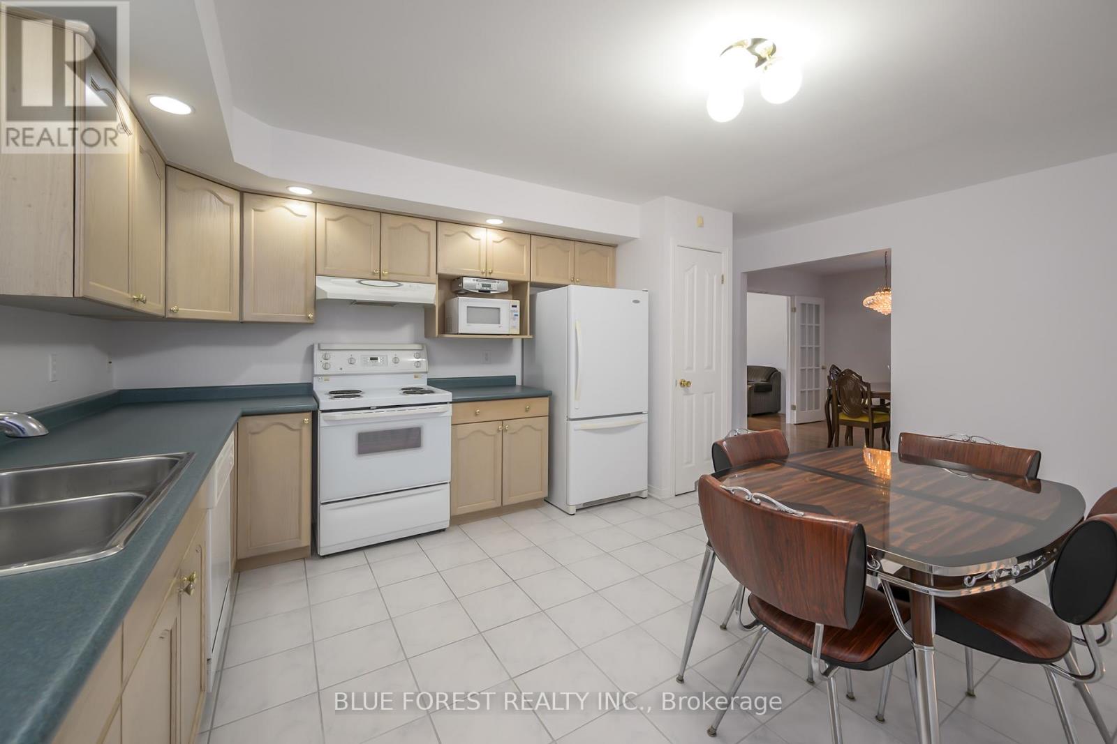 547 Creston Avenue, London South, Ontario N6C 3A5 - Photo 8 - X12607028