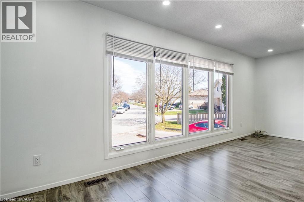 24 Tara Crescent Unit# Upper, Thorold, Ontario  L2V 4M1 - Photo 6 - 40792713