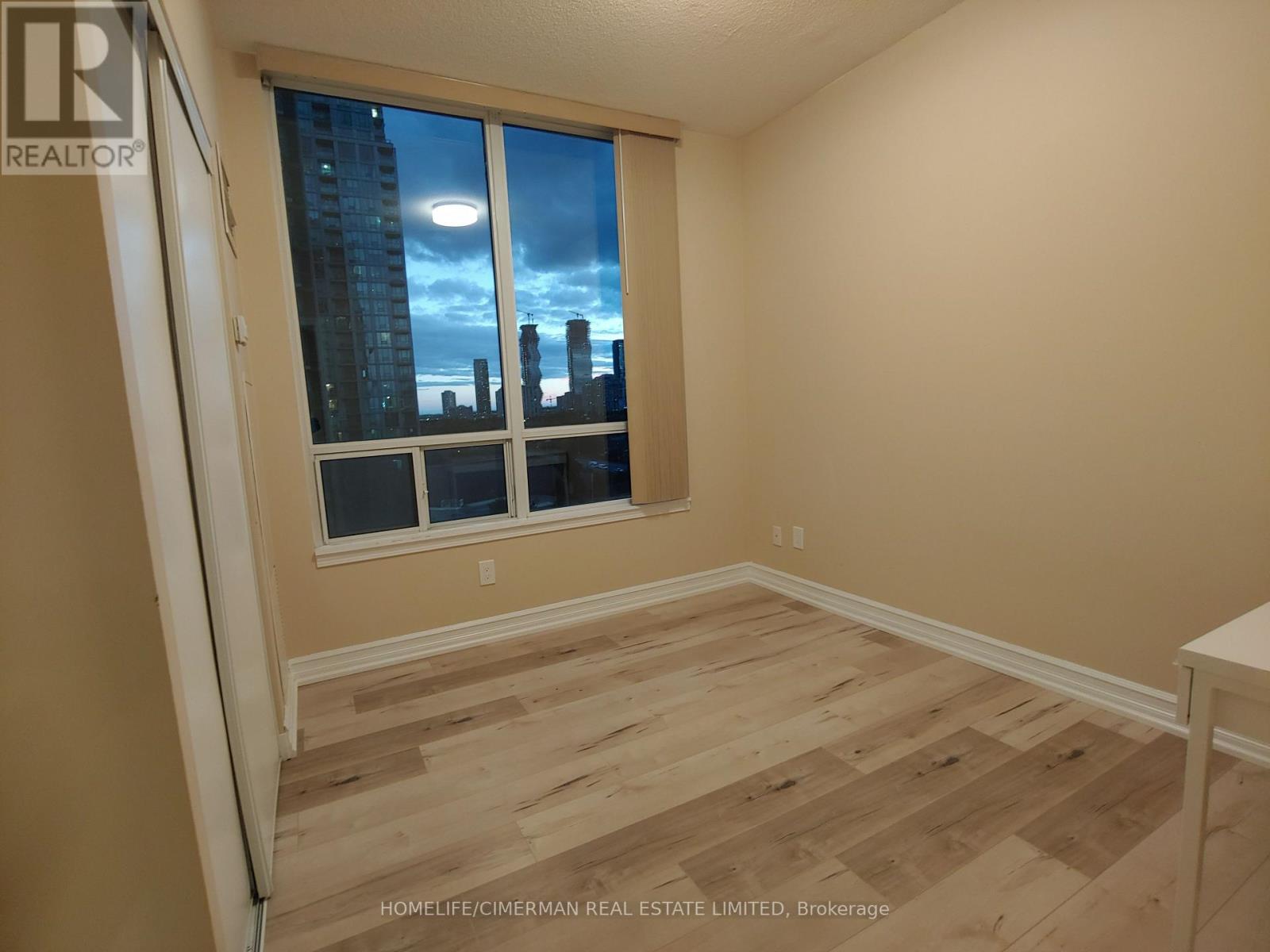 1605 - 3504 Hurontario Street, Mississauga, Ontario  L5B 1P2 - Photo 10 - W12607034