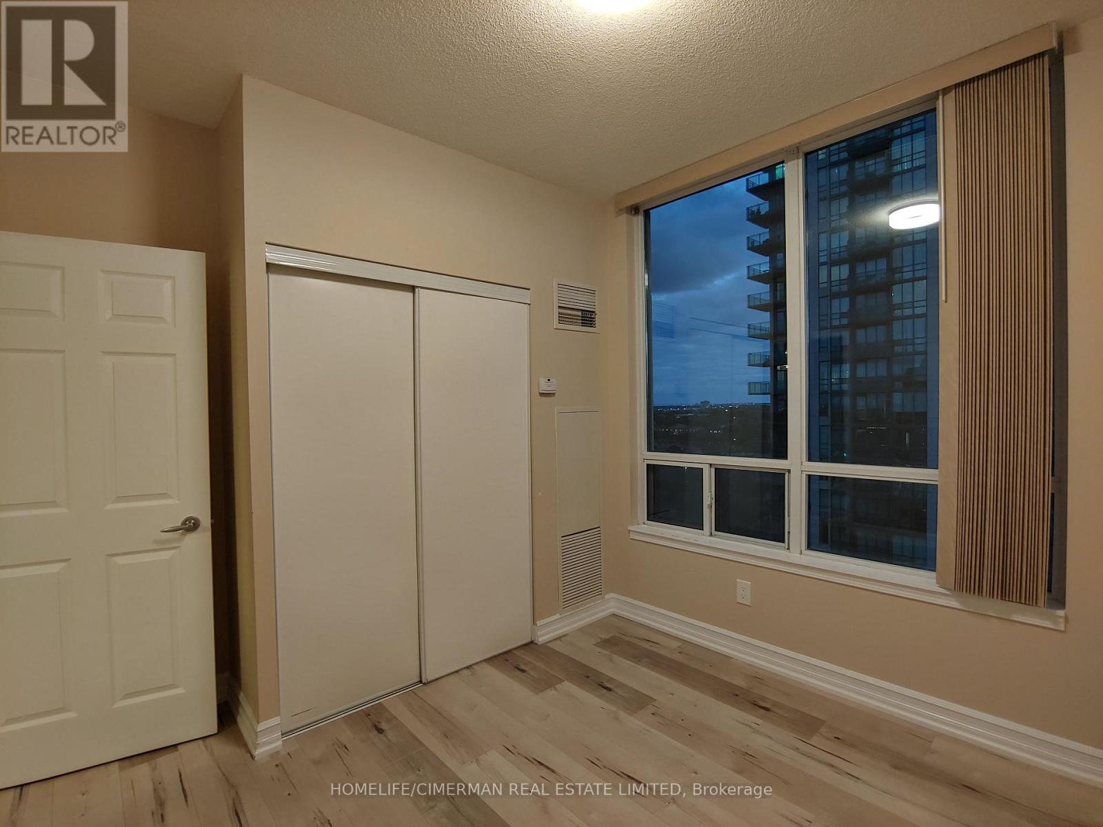 1605 - 3504 Hurontario Street, Mississauga, Ontario  L5B 1P2 - Photo 11 - W12607034