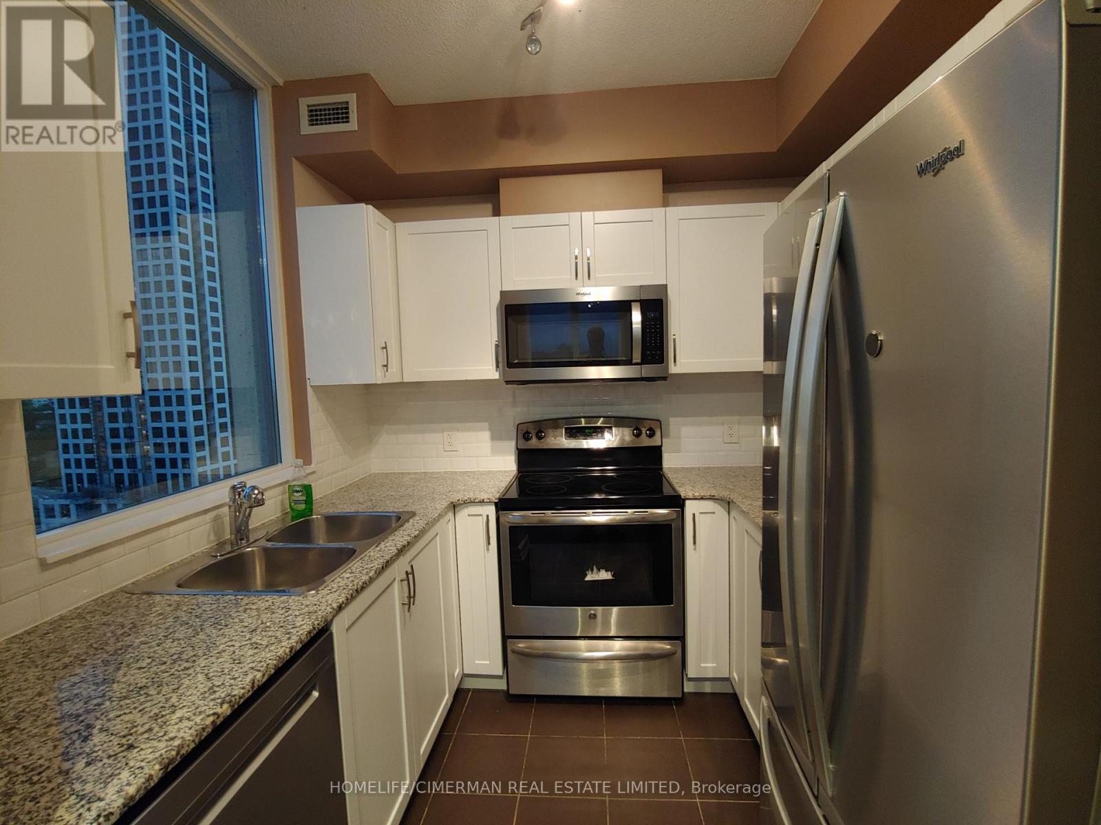 1605 - 3504 Hurontario Street, Mississauga, Ontario  L5B 1P2 - Photo 5 - W12607034