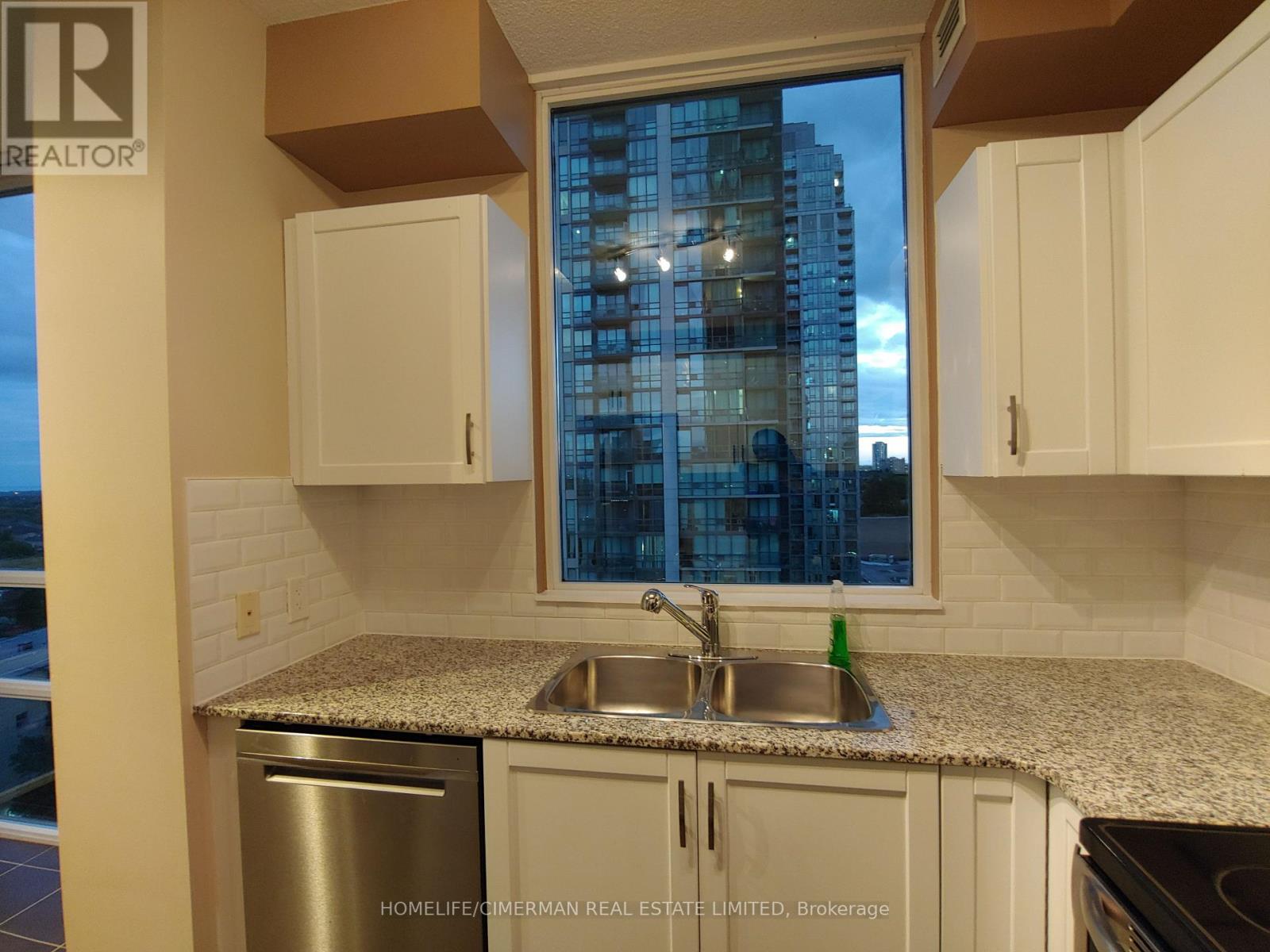 1605 - 3504 Hurontario Street, Mississauga, Ontario  L5B 1P2 - Photo 6 - W12607034