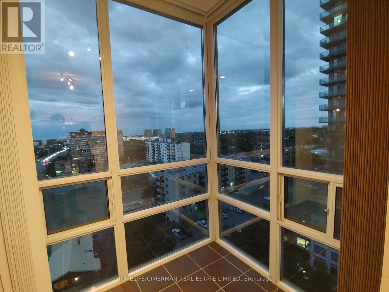 1605 - 3504 Hurontario Street, Mississauga, Ontario  L5B 1P2 - Photo 7 - W12607034