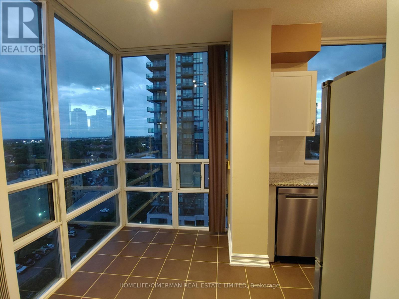 1605 - 3504 Hurontario Street, Mississauga, Ontario  L5B 1P2 - Photo 8 - W12607034