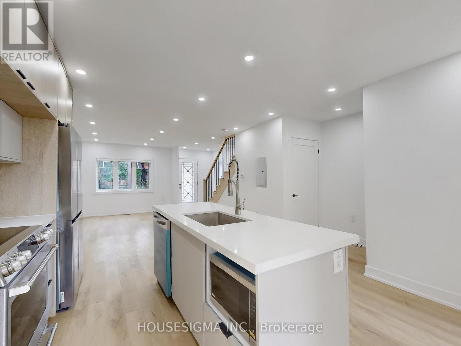 Main - 243 Windermere Avenue, Toronto, Ontario  M6S 3K4 - Photo 10 - W12607038