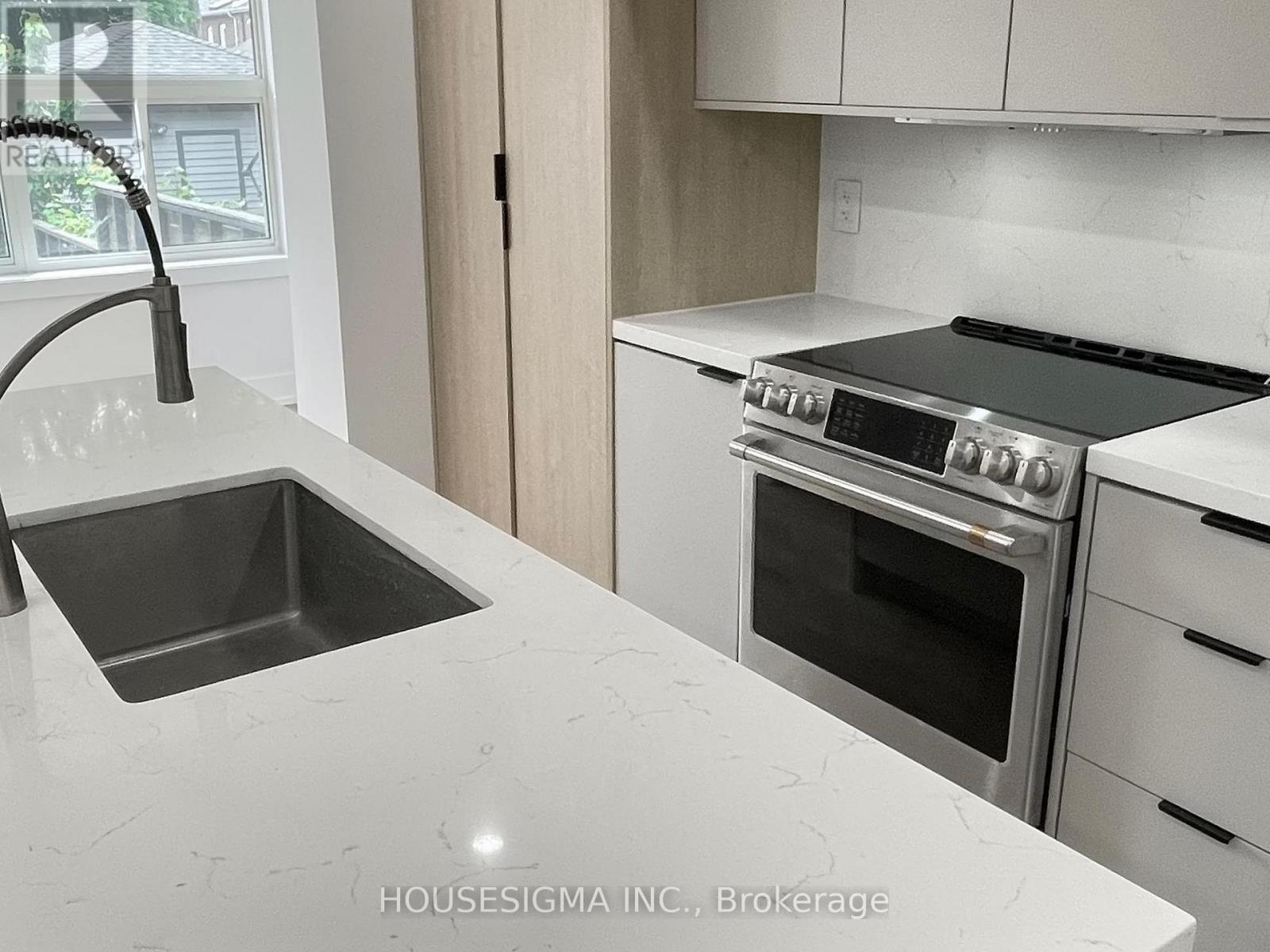 Main - 243 Windermere Avenue, Toronto, Ontario  M6S 3K4 - Photo 12 - W12607038