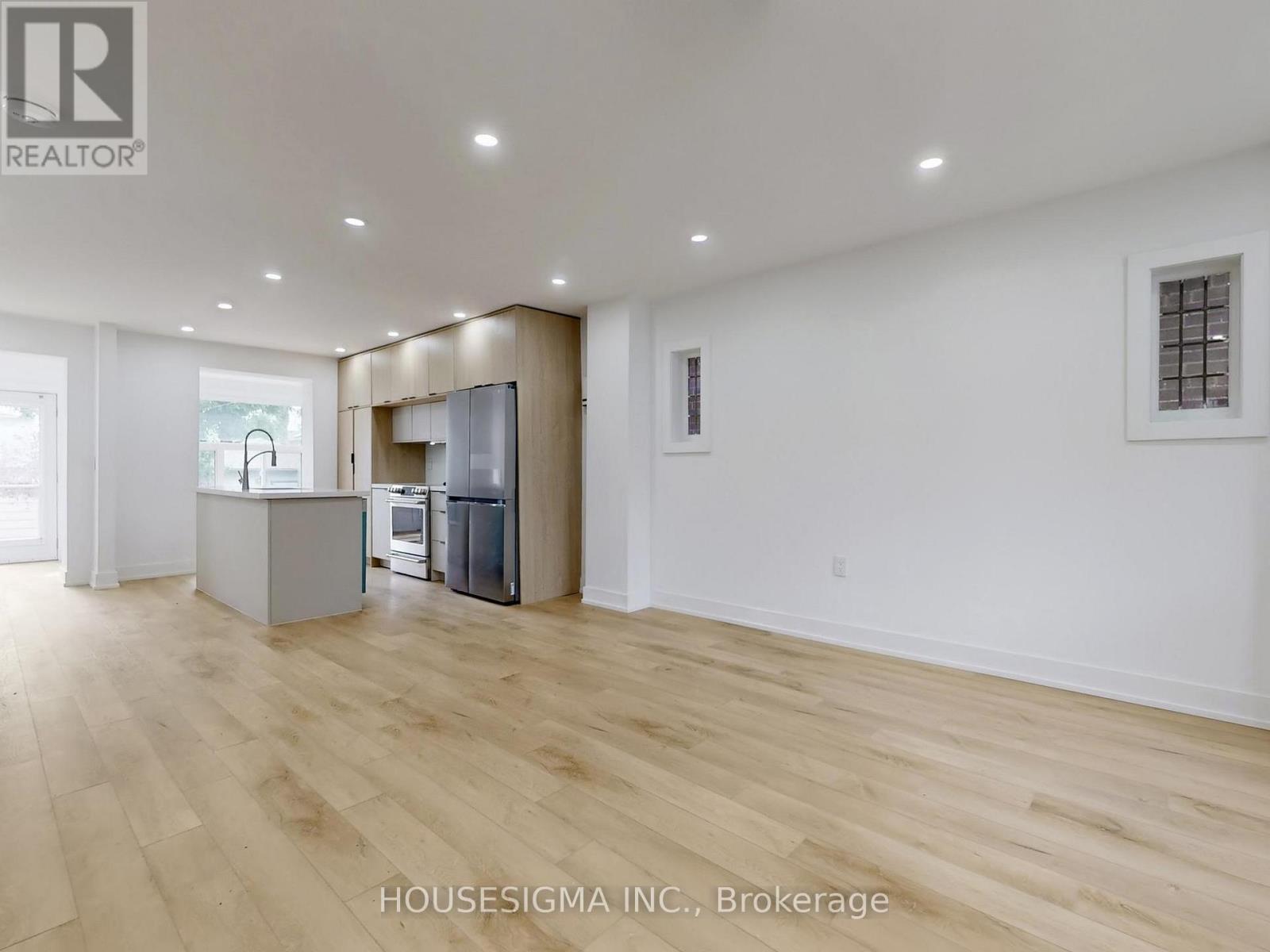 Main - 243 Windermere Avenue, Toronto, Ontario  M6S 3K4 - Photo 17 - W12607038