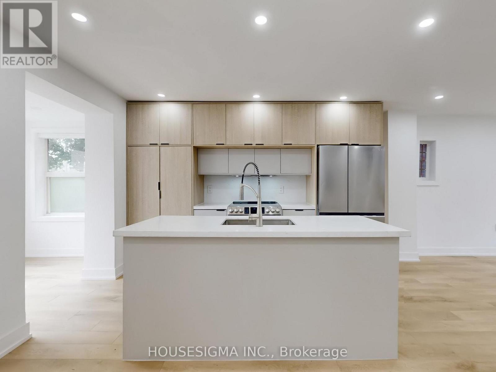 Main - 243 Windermere Avenue, Toronto, Ontario  M6S 3K4 - Photo 19 - W12607038