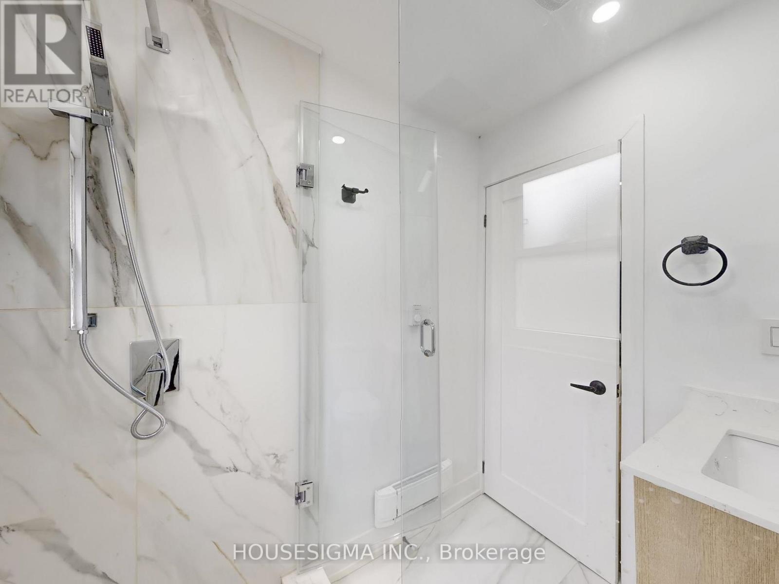 Main - 243 Windermere Avenue, Toronto, Ontario  M6S 3K4 - Photo 35 - W12607038