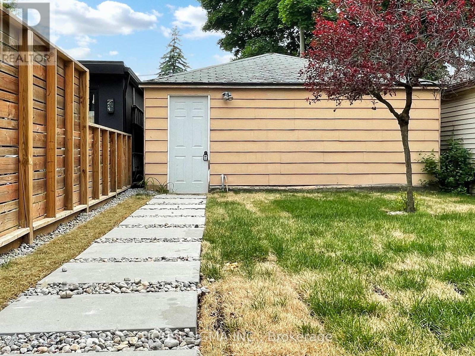 Main - 243 Windermere Avenue, Toronto, Ontario  M6S 3K4 - Photo 47 - W12607038