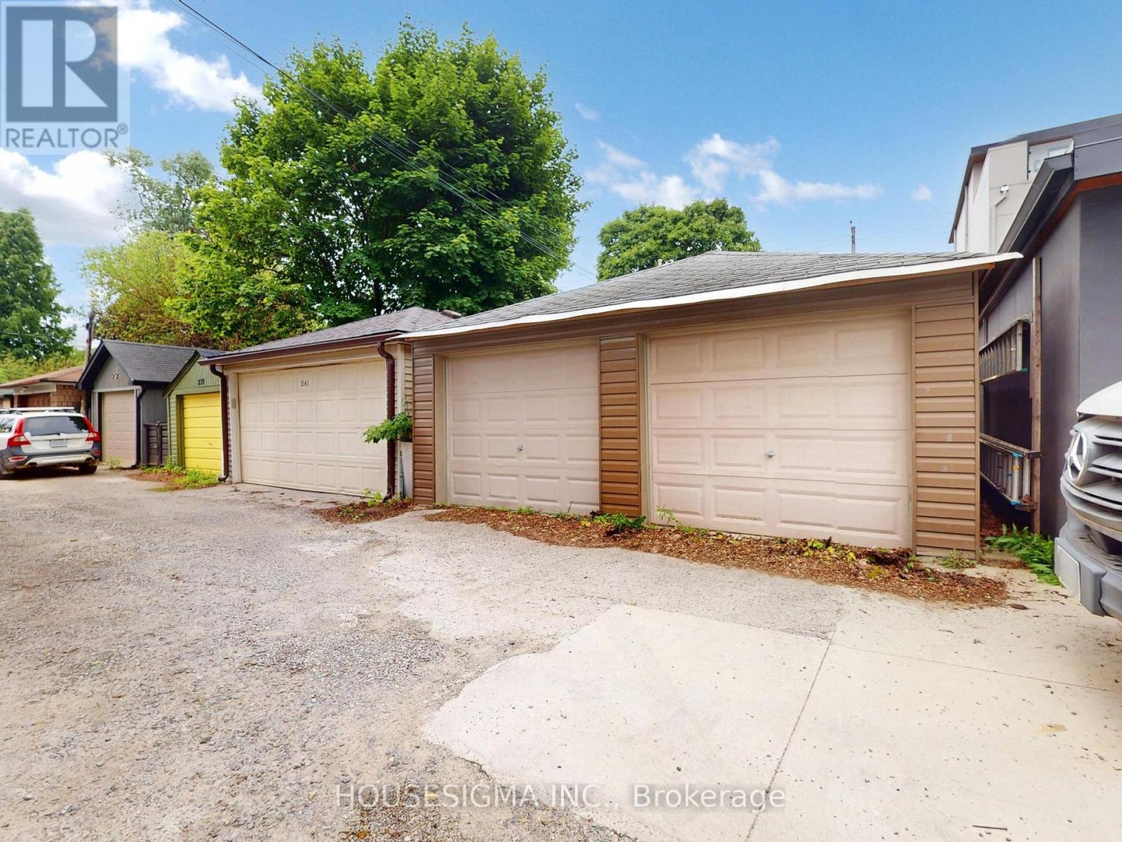 Main - 243 Windermere Avenue, Toronto, Ontario  M6S 3K4 - Photo 48 - W12607038