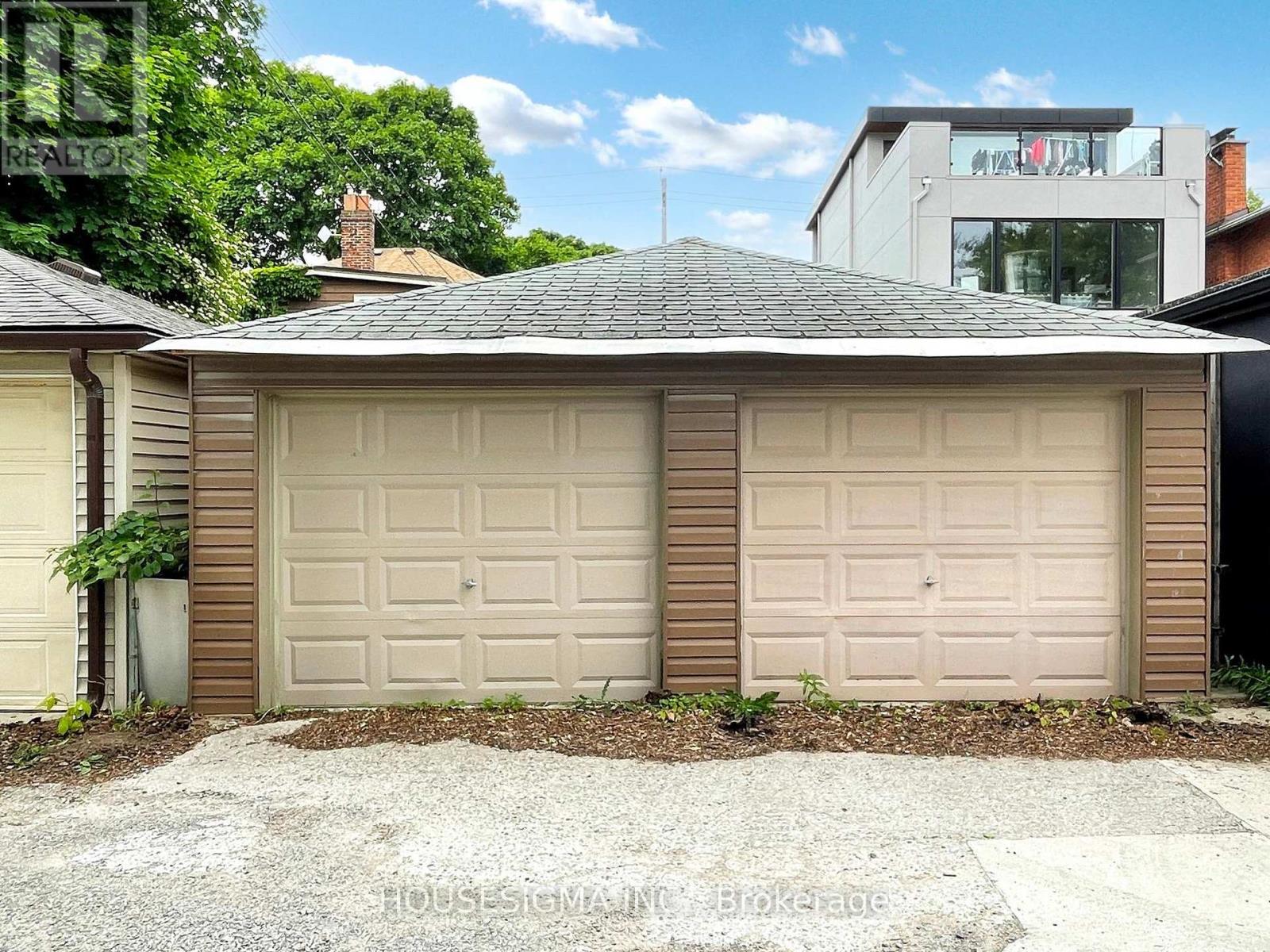 Main - 243 Windermere Avenue, Toronto, Ontario  M6S 3K4 - Photo 49 - W12607038