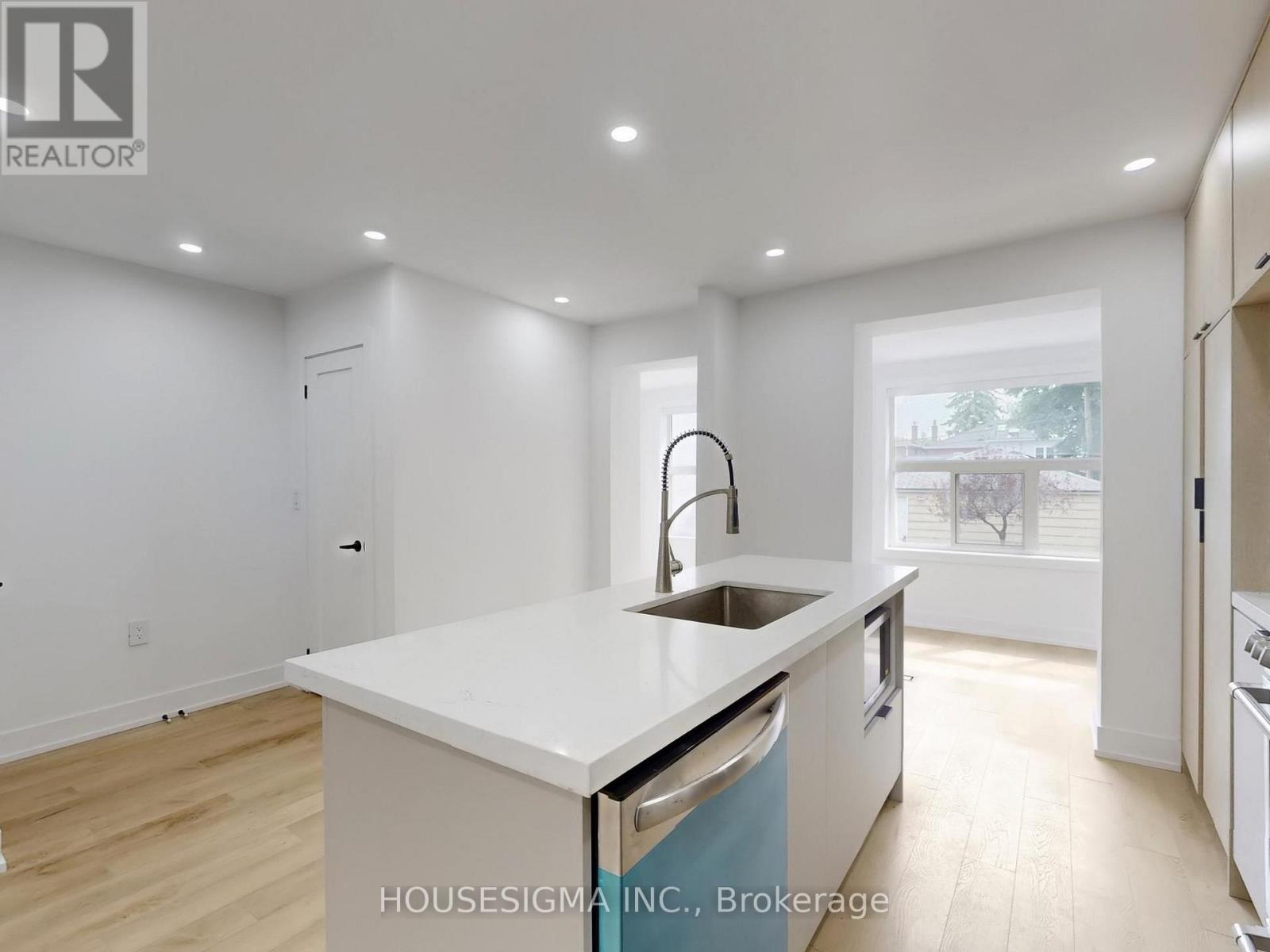 Main - 243 Windermere Avenue, Toronto, Ontario  M6S 3K4 - Photo 8 - W12607038