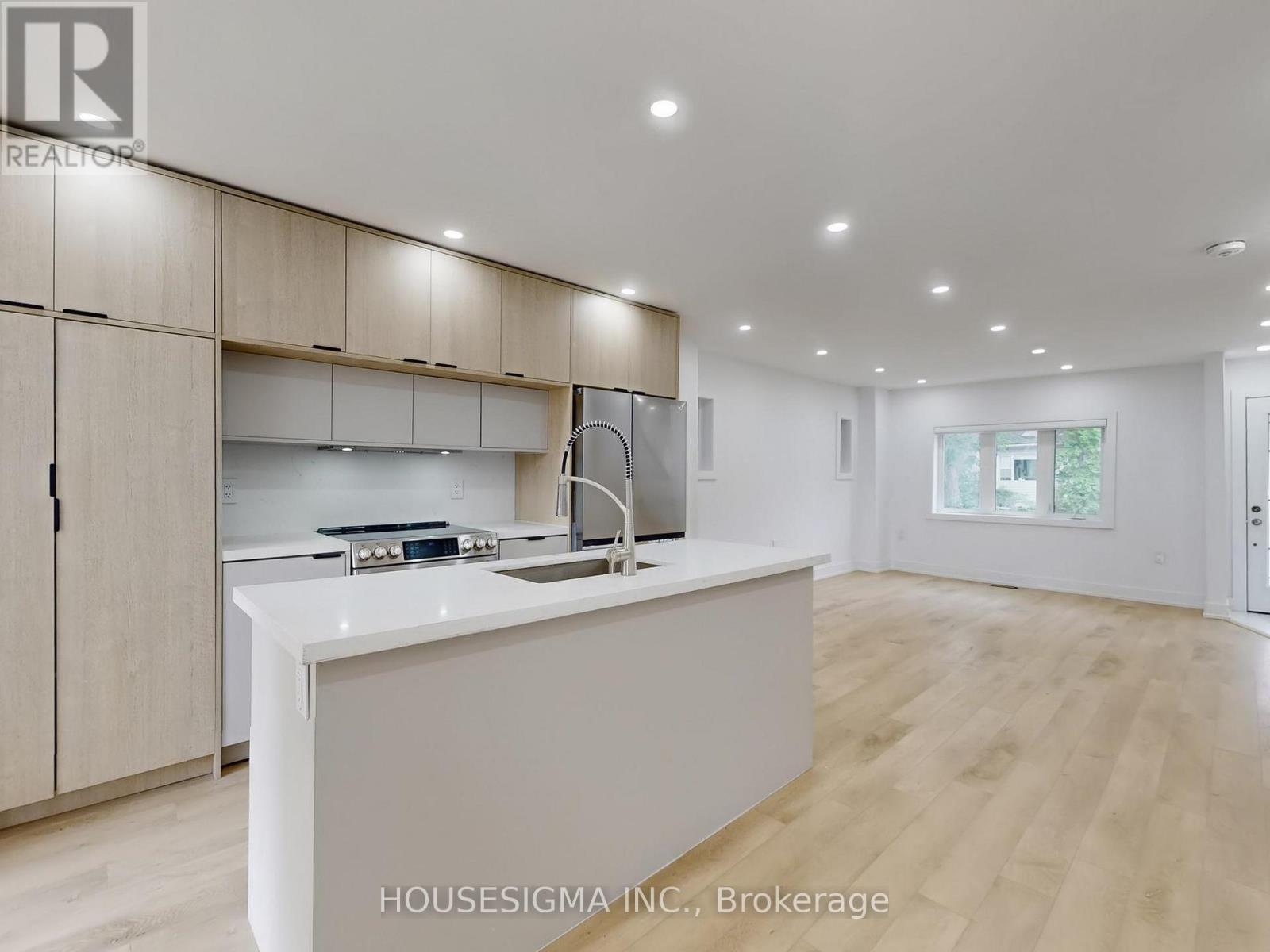 Main - 243 Windermere Avenue, Toronto, Ontario  M6S 3K4 - Photo 9 - W12607038