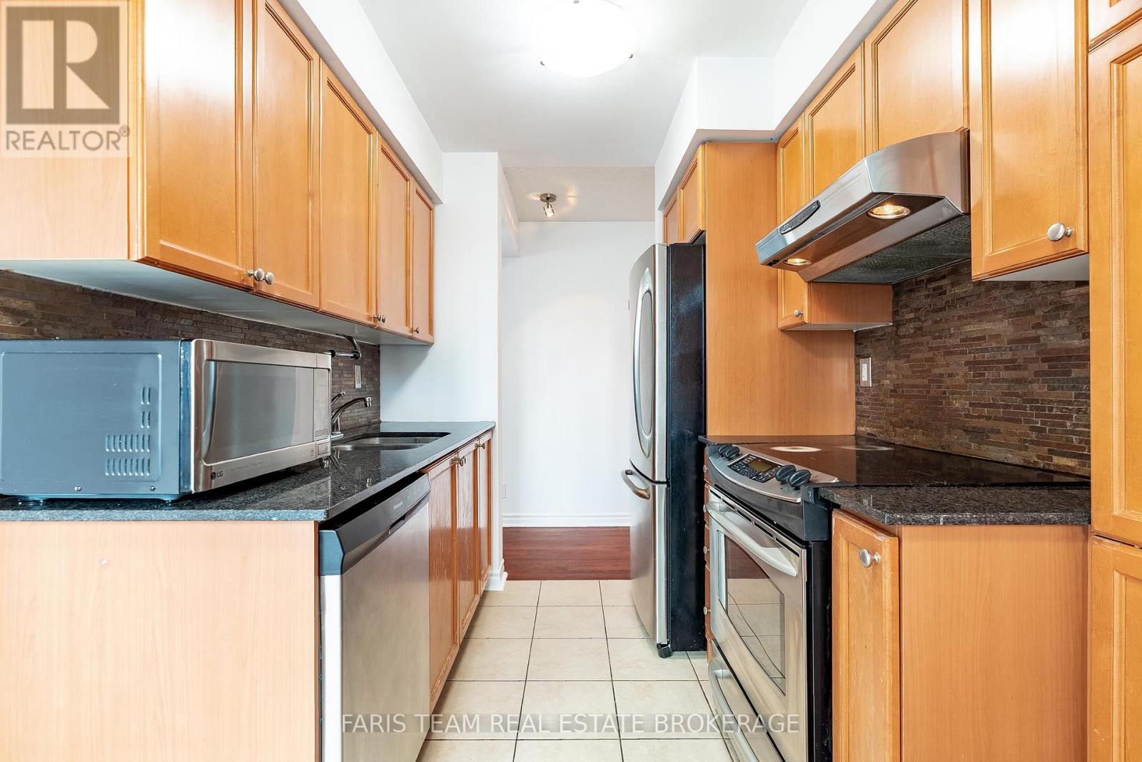 308 - 1 Elm Drive W, Mississauga, Ontario  L5B 4M1 - Photo 5 - W12593432