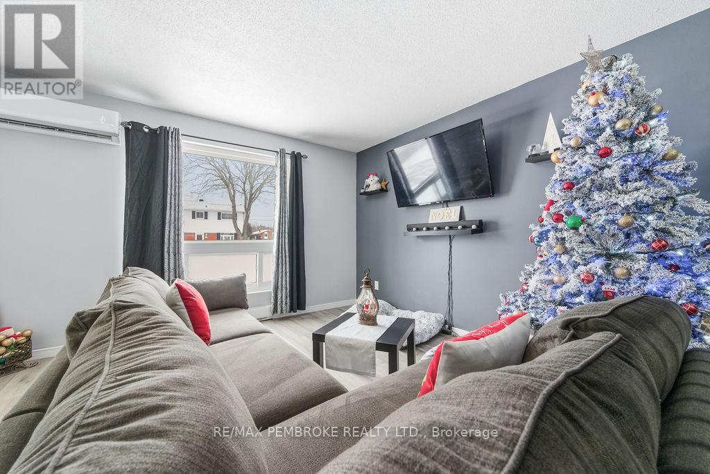 191 Cecil Street, Pembroke, Ontario K8A 8G7 - Photo 15 - X12607062