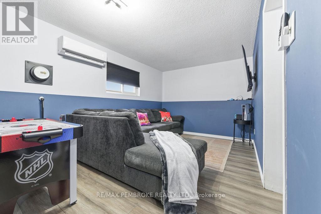 191 Cecil Street, Pembroke, Ontario K8A 8G7 - Photo 24 - X12607062