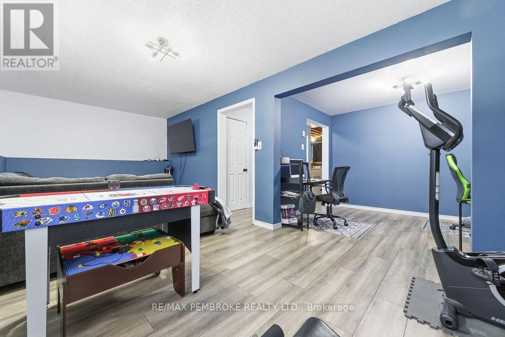 191 Cecil Street, Pembroke, Ontario K8A 8G7 - Photo 25 - X12607062