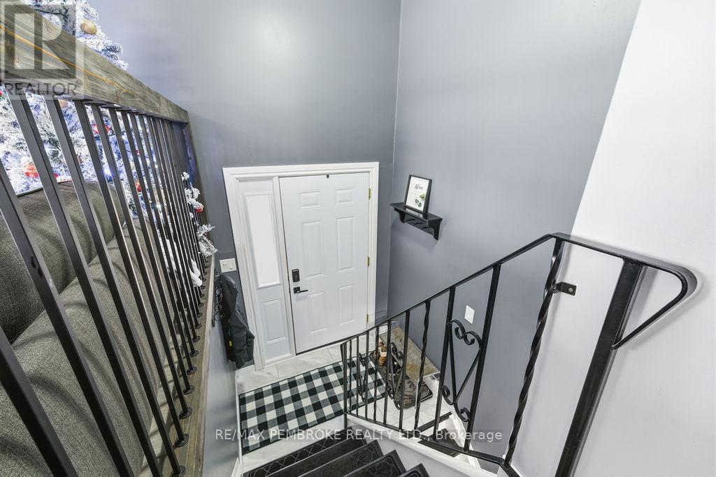 191 Cecil Street, Pembroke, Ontario K8A 8G7 - Photo 4 - X12607062